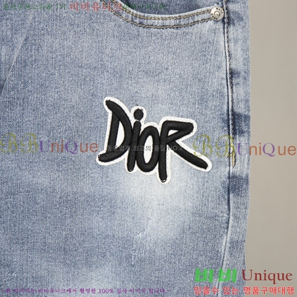   û D2555504
