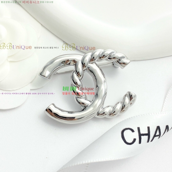 * ġ CH9721106-3