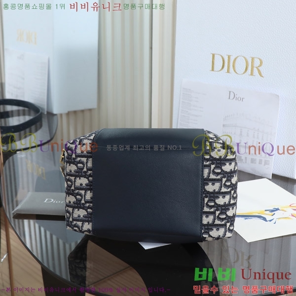# Signature  Ŷ D799100-701