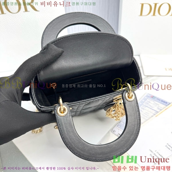 # Lady Dior ̴ ̵ M0505-1002